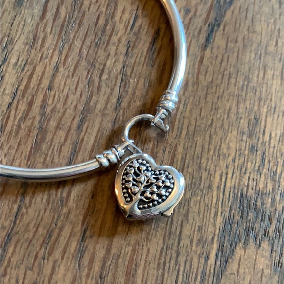 PANDORA Flourishing Hearts Bangle Bracelet New - Picture 8 of 8